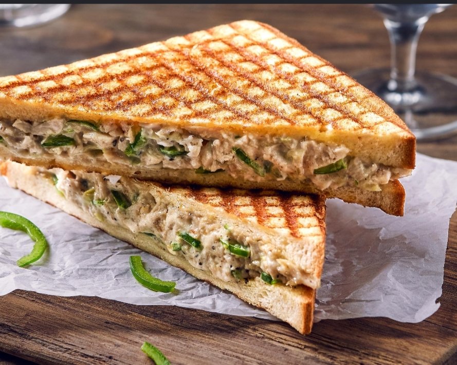 CHICKEN CHEESE SANDWICH